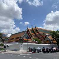 ขับรถพาแม่ทัวร์วัดพระแก้วและวัดโพธิ์