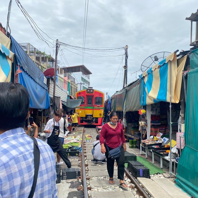 🇹🇭 Maeklong Station market