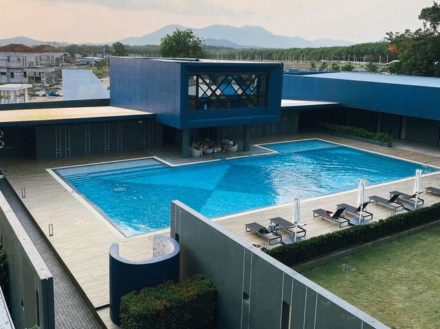 โรงแรมหรูติดถนนใหญ่ "Blue Rabbit Hotel"