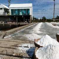 Salt Lake De Maeklong (คาเฟ่นาเกลือ)