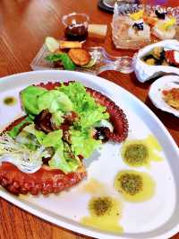 霓虹燈上、熱情的🇪🇸西班牙菜「Tapa Room」
