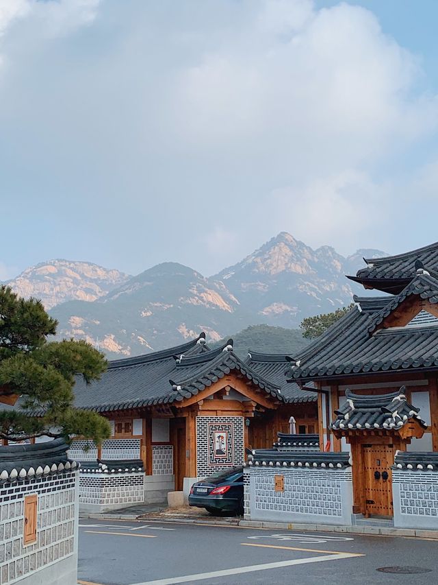 북한산과 한옥마을이 내려다보이는 "1인1잔" 카페