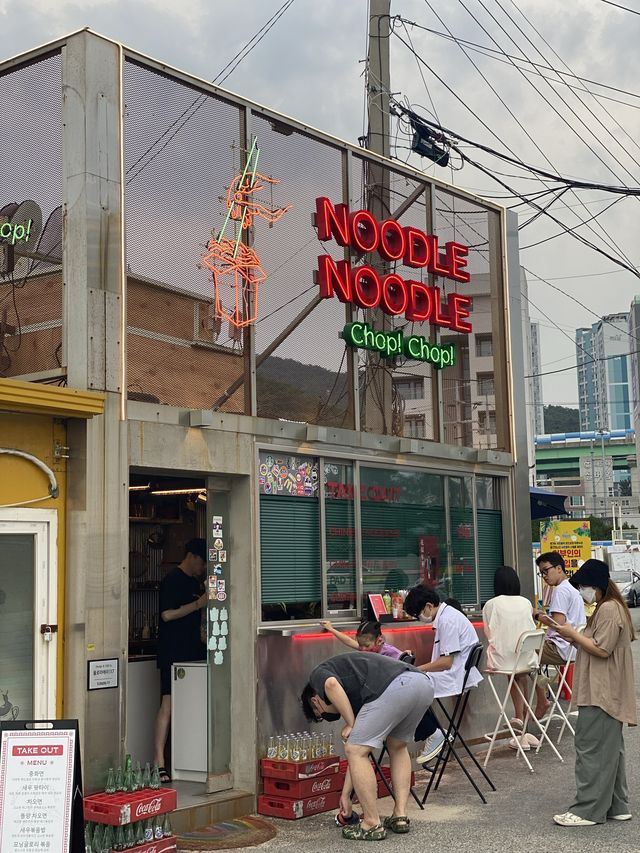 눈만 돌리면 송정해수욕장이 보이는 힙한 태국음식점, 누들누들찹찹🍜