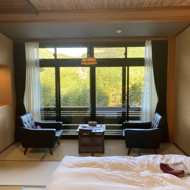 自家源泉の温泉櫓からの湯気も迫力！老舗温泉旅館の和モダンを堪能❤️