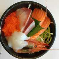 《食外賣啦..自取抵食魚生飯》