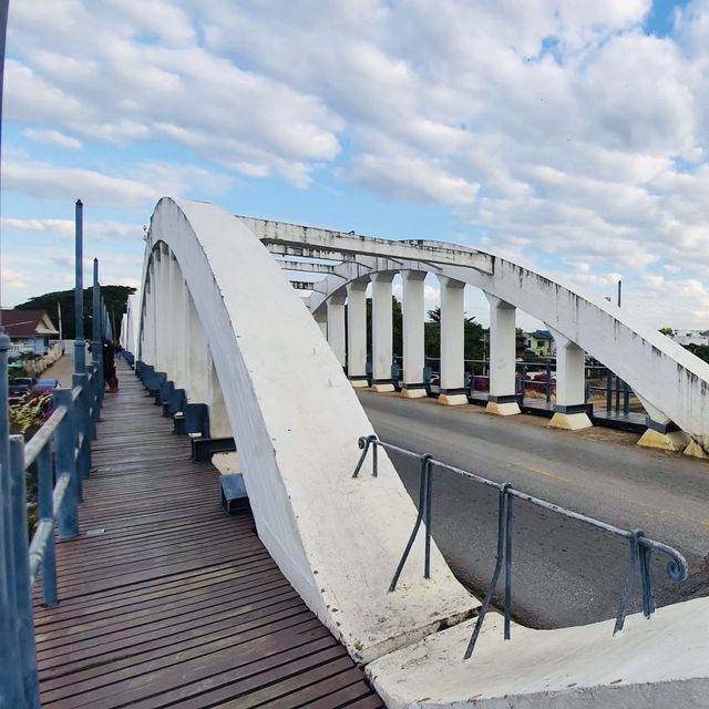 สะพานอายุ 100 กว่าปี