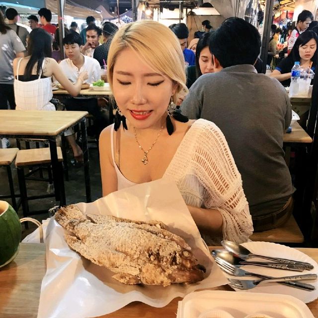 방콕 추억 속으로 사라진 딸랏롯파이2 야시장