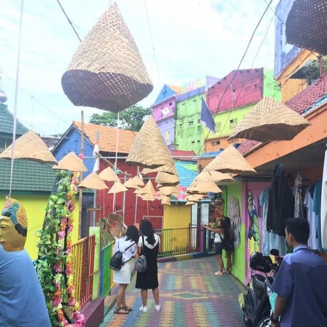 Kampung Warna-Warni Jodipan- Malang, a community based tourism in Indonesia