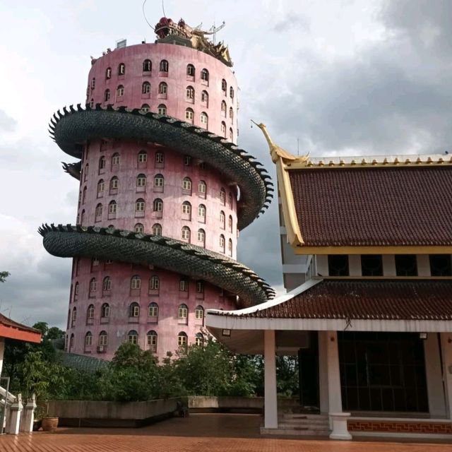 Wat Samphran 🐉🐲
The Dragon Temple, Thailand