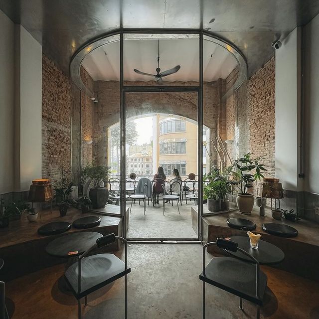 Cafe nestled in an old apartment building 