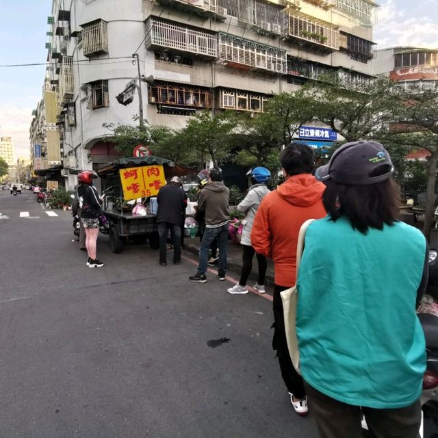 地人推薦排隊美食～三重人才知道的「蚵嗲肉嗲」～銅板美食佛心價