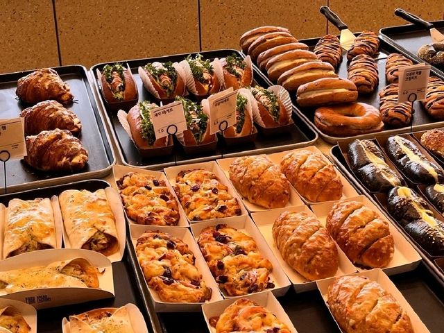 부산 남포동 근처 영도에서 항구를 볼 수 있는 대형 베이커리 카페 피아크(p.ark) 복합공간