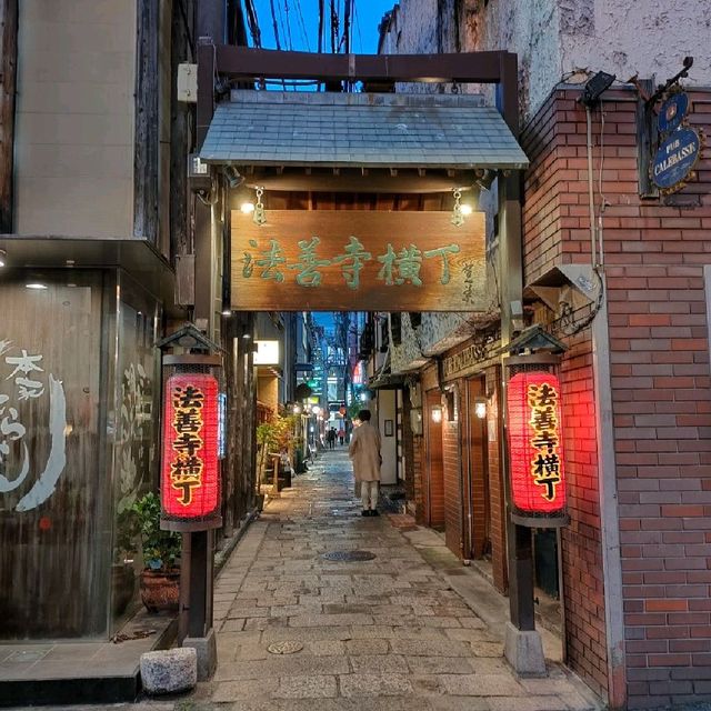 【大阪 法善寺横丁】いちばん美しい黄昏時の法善寺さん✨