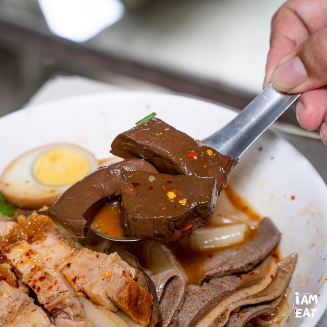หมูกรอบหนังระเบิดเจ้าเด็ดเจ้าดัง