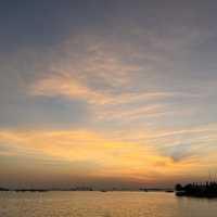 เกาะลอย (จ.ชลบุรี)