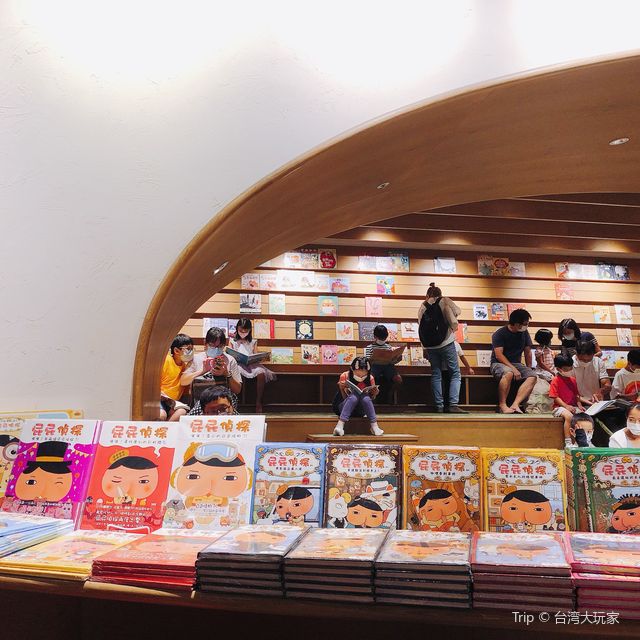 超壯觀的擺設🤩📚TSUTAYA BOOKSTORE 南港店