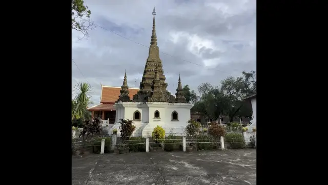 Thatluang Stupas 