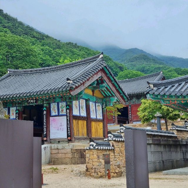 귀여운 불상이 있는 지리산 아래 절