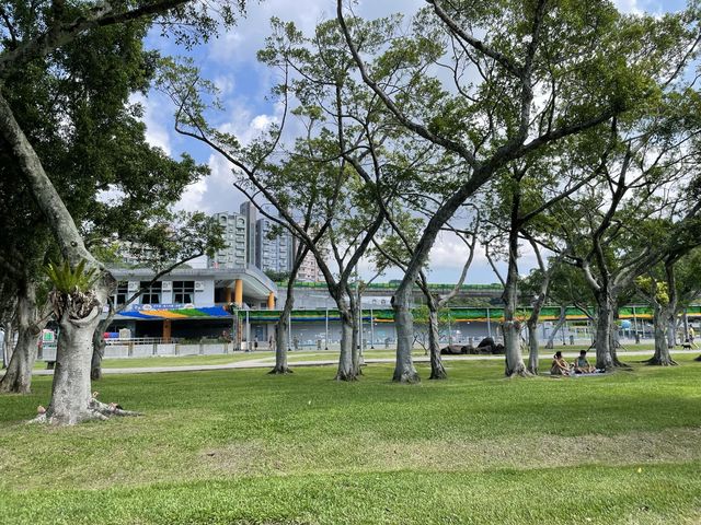 最棒的捷運公園可以直接欣賞捷運