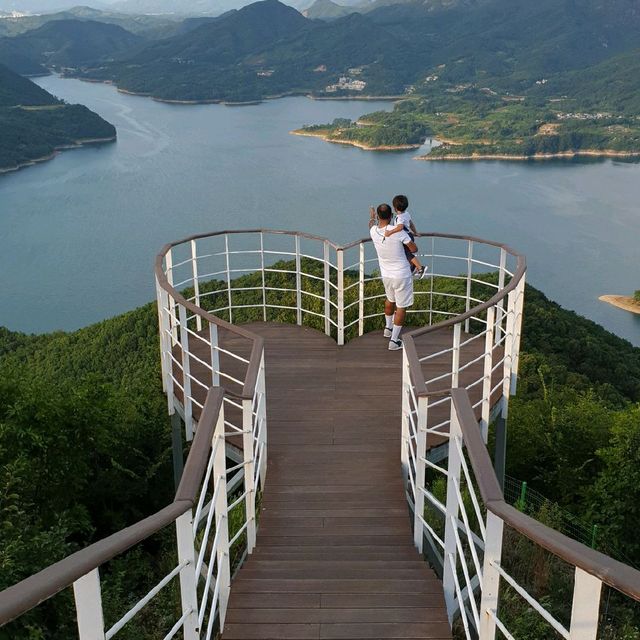 Taking Mono Rail through the Chungjuho Lake