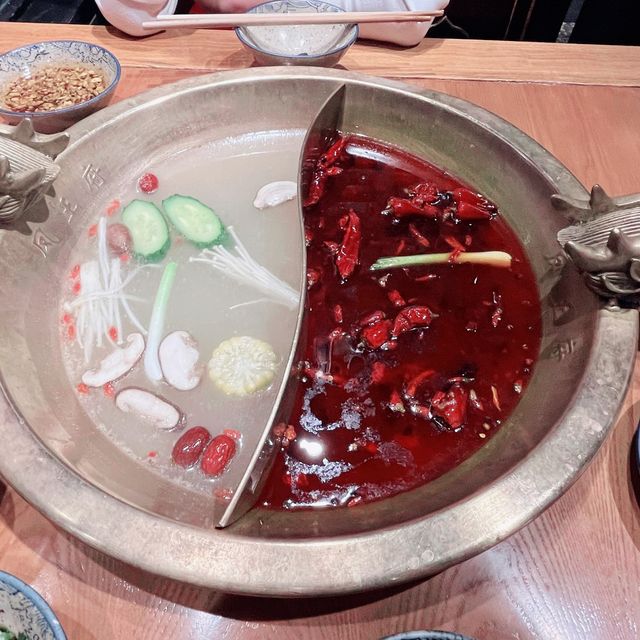 超級麻辣嘅成都火鍋，辣到噴火🥹鳳王府🫰🏻🥘