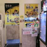 貓奴必來!新店咖哩—迎食流咖哩/蓋飯/歐姆蛋，平價美味，免費加醬加飯一次