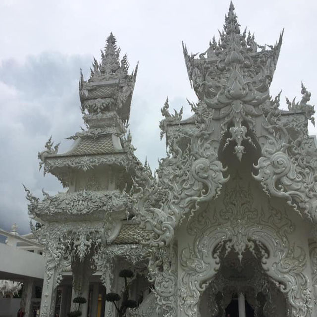 Wat Rong Khun (White Temple)