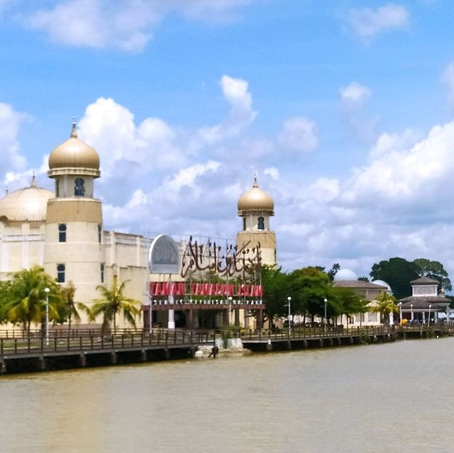 River cruise through the civilisation
