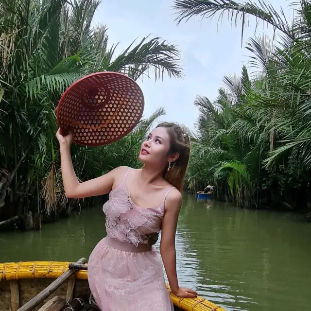 นั่งเรือกระด้งในป่ามะพร้าว ที่ฮอยอันฮอยใจ