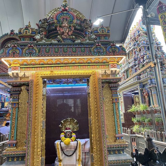 พาไปสักการะพระแม่อุมาเทวีที่วัดแขกสีลม 