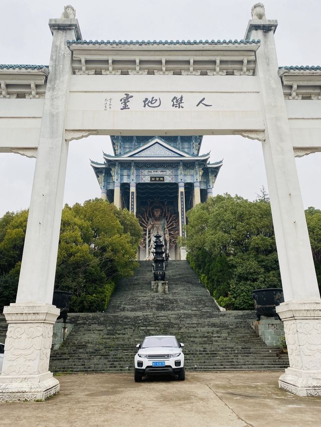 A hidden Buddhist temple 🤫