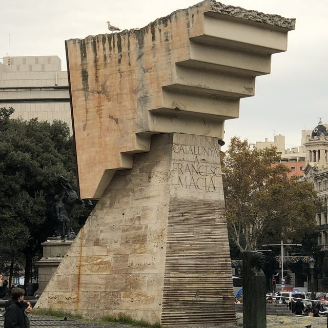 Bar-Cel-Ona! ⛪️🏗
