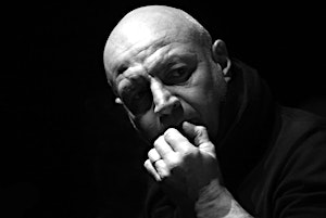 monologo teatrale SENZA ALI – LE STORIE DELL’ANGELO | ROSETUM