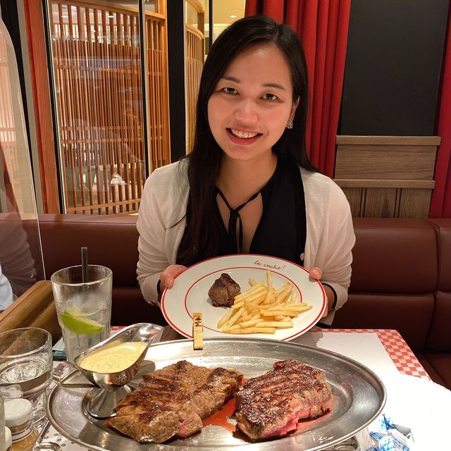 牛扒網紅餐廳. La Vache!