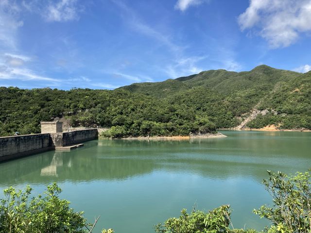 藍天白雲下的大潭水塘⛲️