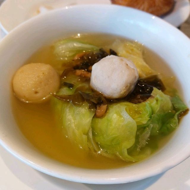 間距安心舒適的自助早餐