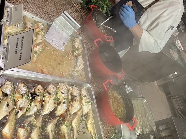 台北自助餐｜喜來登飯店十二廚，甜點精緻好吃，一人還有半隻龍蝦喔