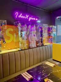 Whatever Bar｜樓上霓虹燈酒吧餐廳