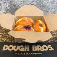 比起一般pizza煙韌同有嚼勁｜Dough Bros