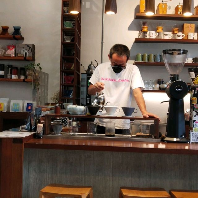 เสพศิลป์ กินกาแฟ...Gallery Drip Coffee Chiang Mai