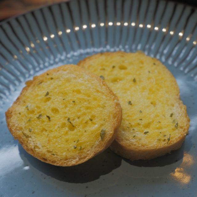 上環西餐飯堂，肉眼扒多汁又有炭香  