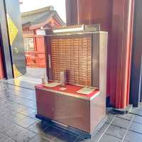 雪の積もるおみくじ場
