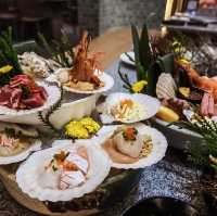 ทั้งกุ้งมังกร เนื้อ ซูชิ เลือกไม่ได้ก็กินทุกอย่าง