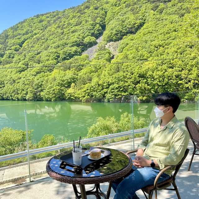 숲뷰+호수뷰가 너무 예쁜 갤러리카페, 경남 사천 카페 ’라안‘