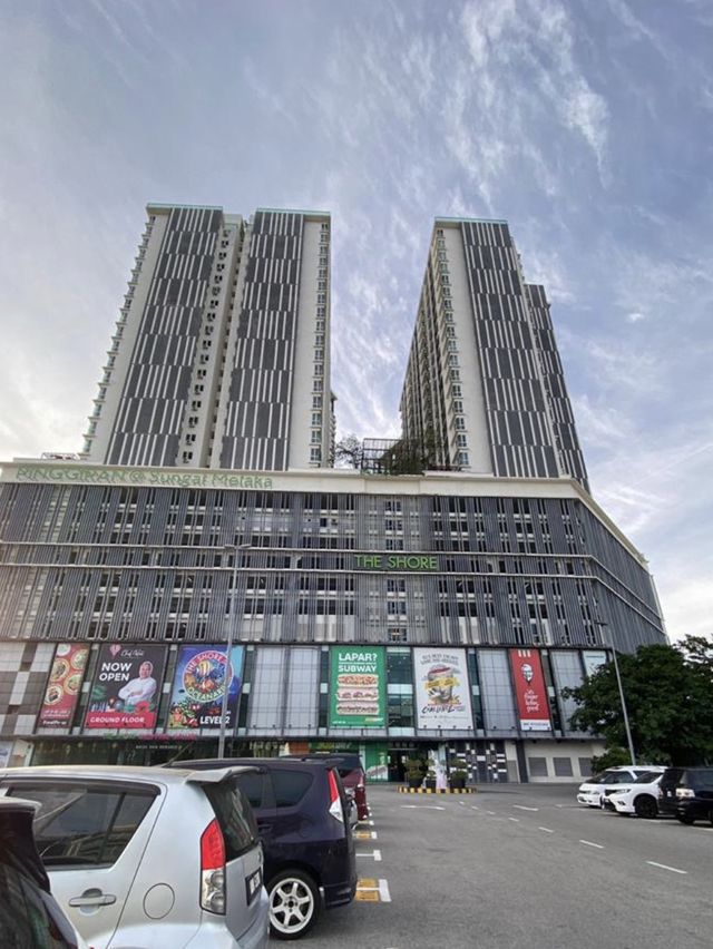 Hotel combined with shopping complex