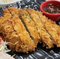 제주에서 맛보는 온육수와 흑돼지 수제 돈까스의 환상적인 조합