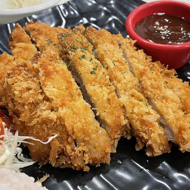 제주에서 맛보는 온육수와 흑돼지 수제 돈까스의 환상적인 조합
