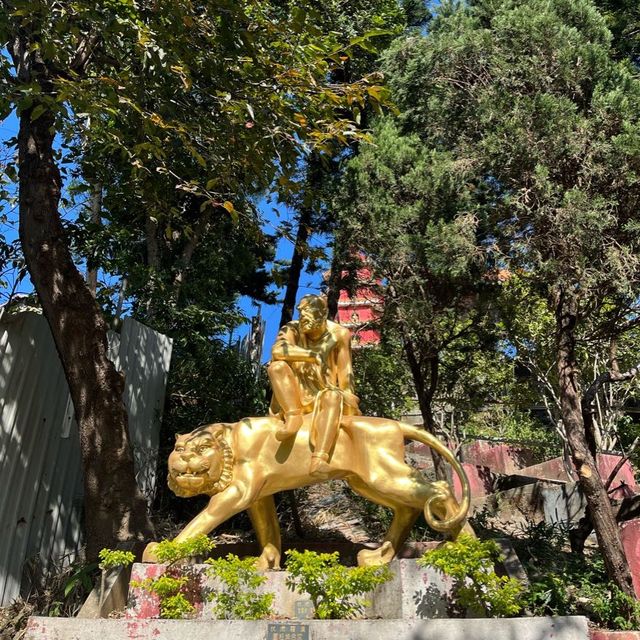 Ten Thousand Buddhas Monastery