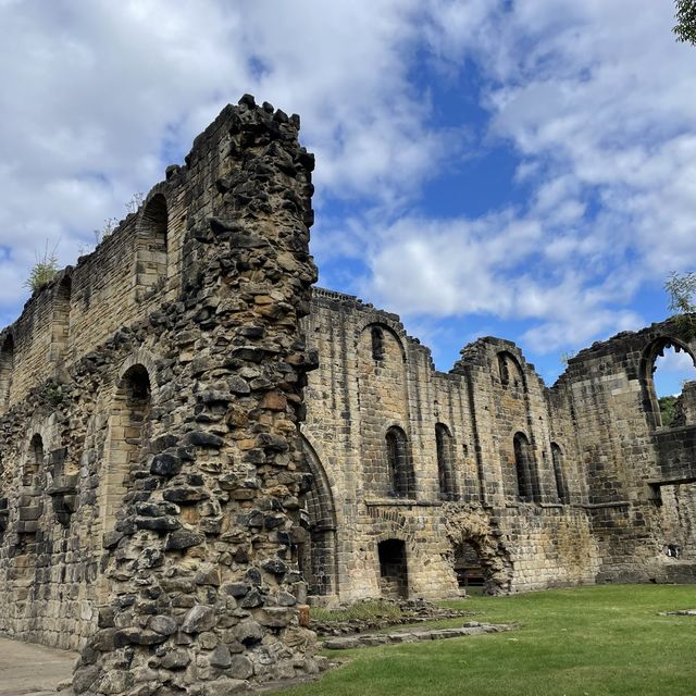 英國Leeds 一日遊 ~ Kirkstall Abbey 探索歷史遺跡