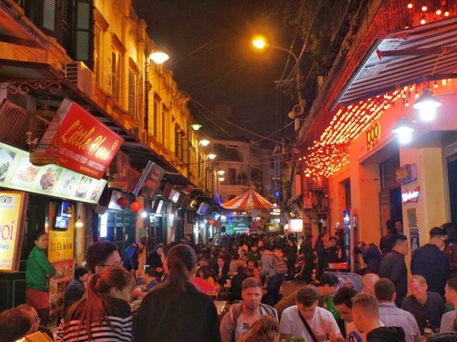 A Culinary Adventure Through Hanoi’s Old Quar